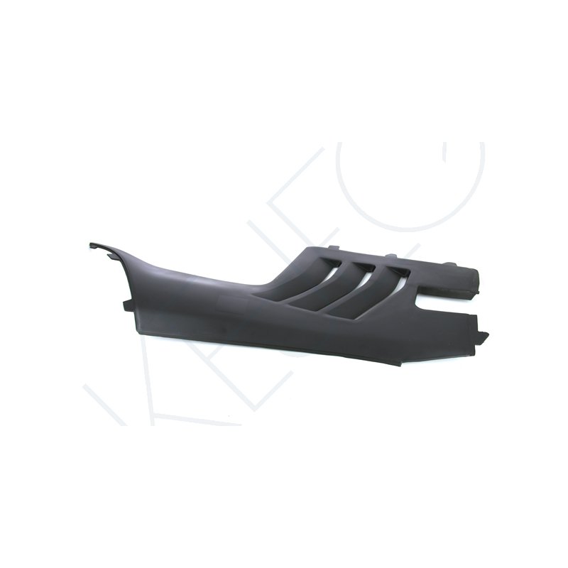 Cache lateral droit