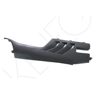 Cache lateral droit